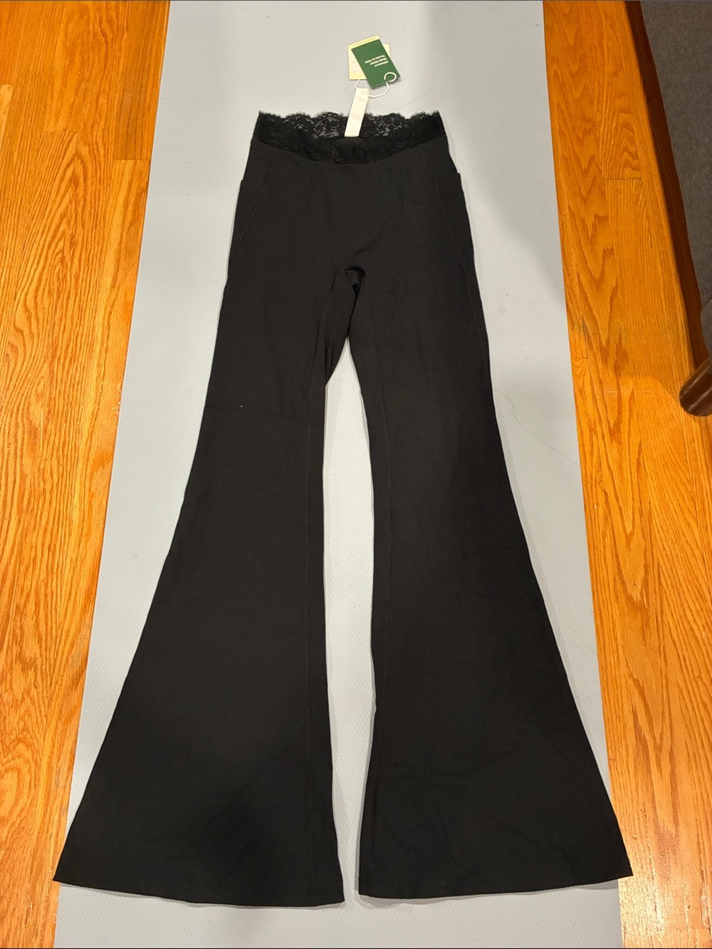 Womens Black Lace-Waist Flared leggings with side pockets
